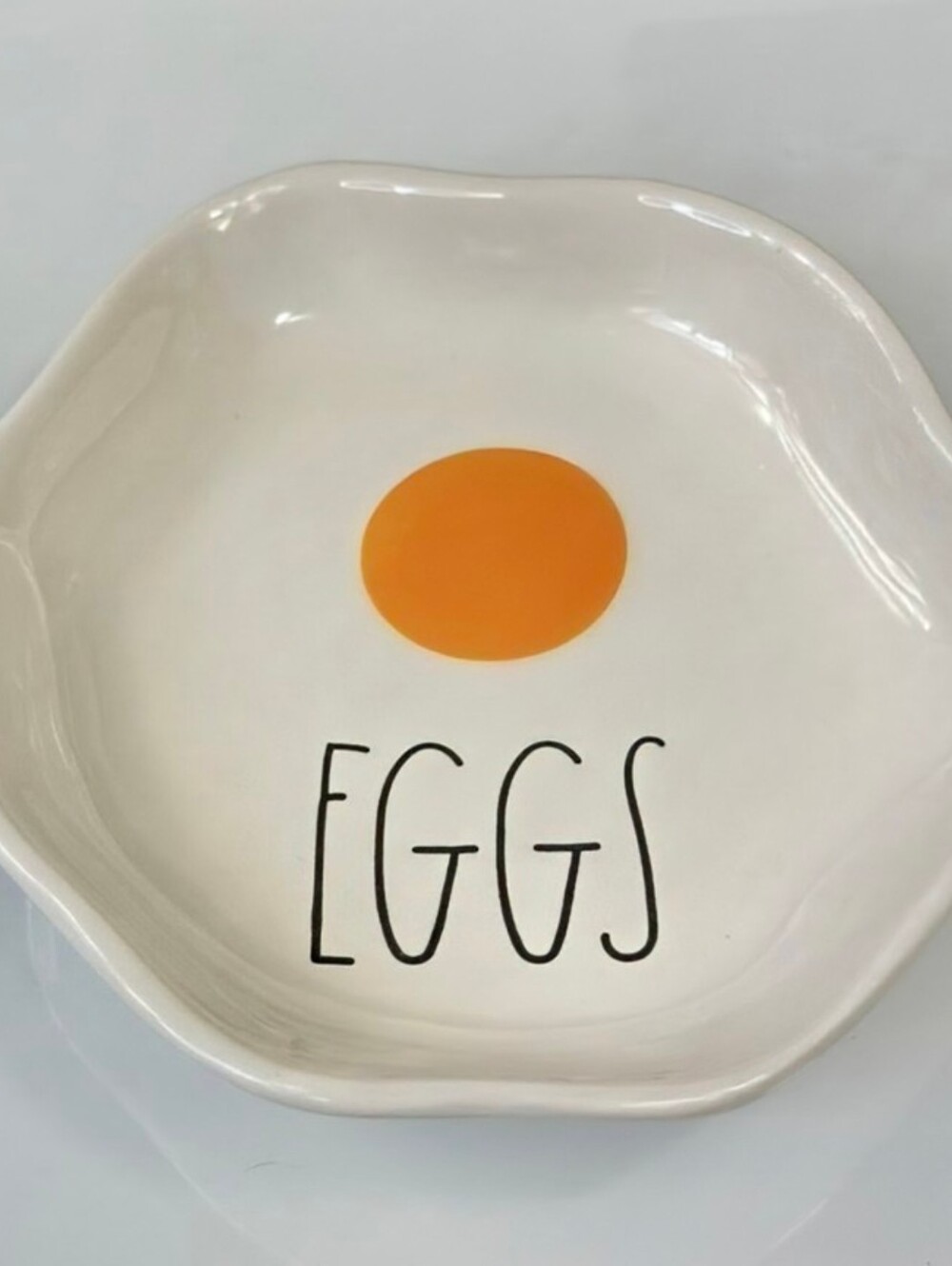 NWOT Rae Dunn "EGGS & TOAST" Ceramic Plate Set - Picture 2 of 4